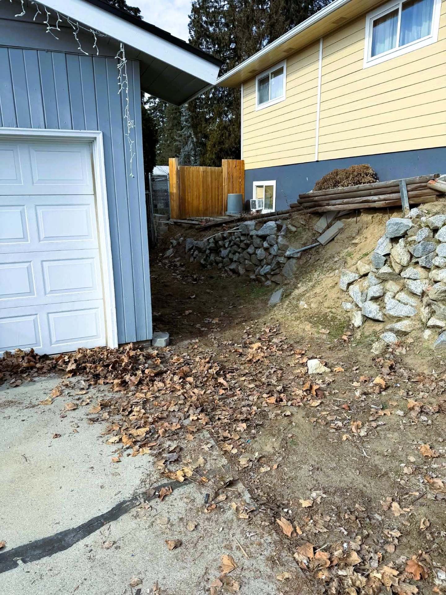 After photo, Side yard lumber and debris haul off in Wenatchee, WA