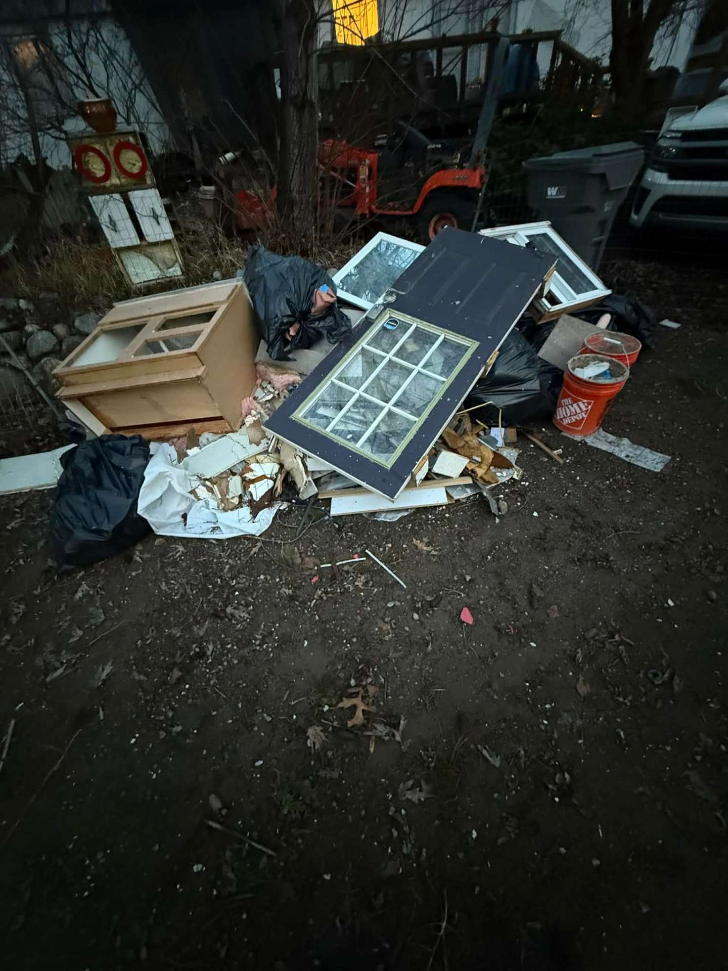 Before photo, Side yard light junk hauling and property cleanup in Wenatchee, WA